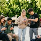 Mladí ľudia a sociálne siete - obrázok...