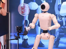 robot hrá bedminton, Reuters, NEPOUZIVAT