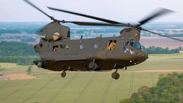 Americký vrtuľník CH-47F Chinook