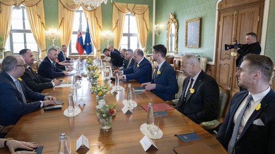 Samosprávy na stretnutí s prezidentom apelovali na zmenu zákona o dlhovej brzde