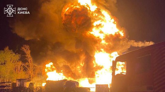 ONLINE: Masívny ruský útok na Ukrajinu vyslal do vzduchu poľské stíhačky. Trosky dronu na východe Rumunska poškodili majetok