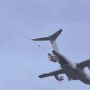 Zhodenie tančíku Wiesel z lietadla A400M