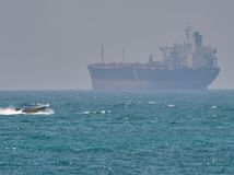 ONLINE: Prieliv opäť pod paľbou. Irán útočí na tankery snažiace sa prejsť strategickou úžinou