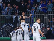 Geniálne sólo Weissa. Zobral loptu na...