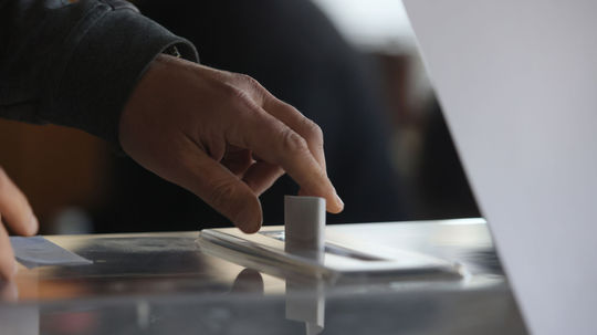 Nekonečný kolotoč: Bulharsko uviazlo v slučke volieb, krajina si volí parlament už ôsmykrát za posledných päť rokov