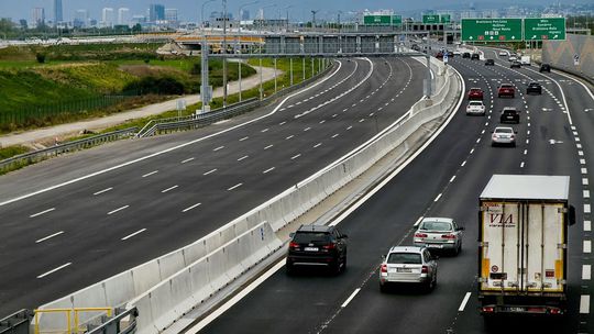 Na D1 pri Senci sa stala hromadná nehoda. Diaľnicu v smere do Bratislavy uzavreli