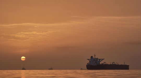 VIDEO: Neprejdete! Irán aj USA hrajú s Hormuzským prielivom nebezpečnú hru, kto viac môže stratiť?