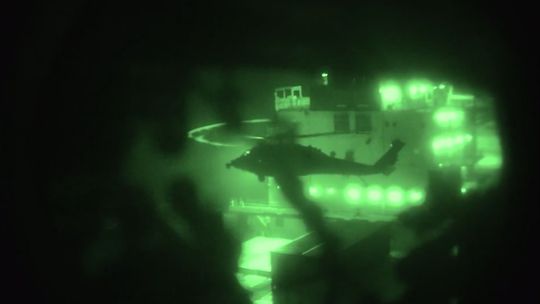 VIDEO: Drsná akcia USA na mori: americkí mariňáci obsadili iránsku loď. Ropná kríza sa vyostruje