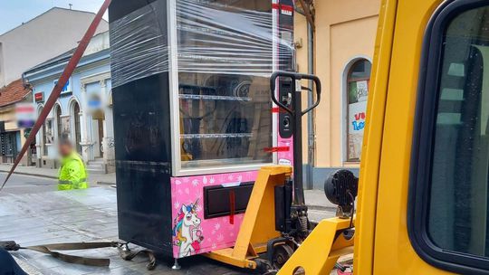 Kriminalisti z Nitry zaistili automat na nebezpečné psychoaktívne látky
