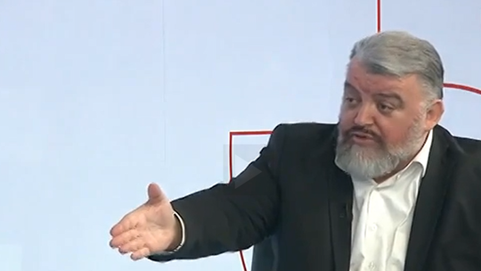 Chmelár: Referendum je „trolling“, prezident príliš mäkký. V spore Trump - pápež si vybral stranu