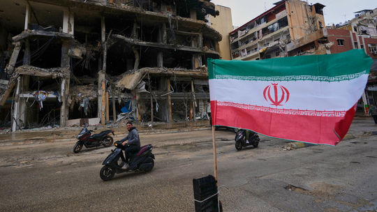 ONLINE: Vance odletí do Islamabádu na rokovania s Iráncami. Trump chce z rokovacieho stola urobiť stôl porazených, znie z Teheránu