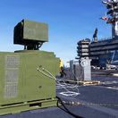 Laserový protidronový systém LOCUST na USS George H.W. Bush