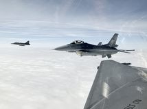 F-16 / Stíhačka /