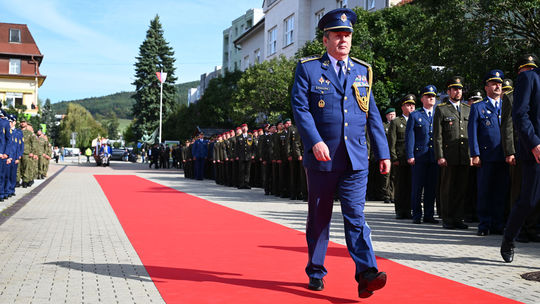Modrý generál, ktorý utiahne ťarchu úradu. Kto bude nový šéf armády, nástupca Zmeka?