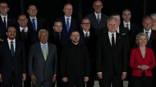 Orbán neprišiel a lídri EÚ dúfajú v rýchlejší vstup Ukrajiny. Zelenskyj je odvážny a hovorí o mesiacoch