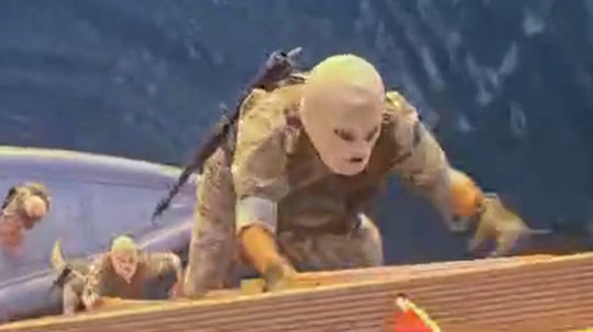 VIDEO: Varovali sme, Hormuz je uzavretý! Takto vtrhli iránske komandá na paluby neposlušných lodí