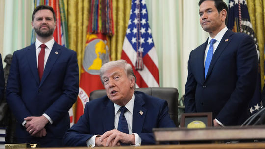 ONLINE: Trump vylúčil použitie jadrových zbraní vo vojne s Iránom. Teheránu však dochádza čas, odkázal