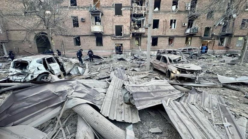 Dnipro po ruskom útoku 25. apríla 2026