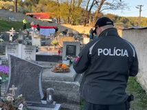 otváranie hrobu, cintorín, polícia, Bijacovce