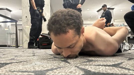 Kto je strelec z Trumpovej večere? Učiteľ mesiaca v minulosti finančne podporil demokratov