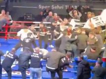 Šialené scény v Turecku. Ruského šampióna...