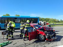 nehoda autobus auto hasiči
