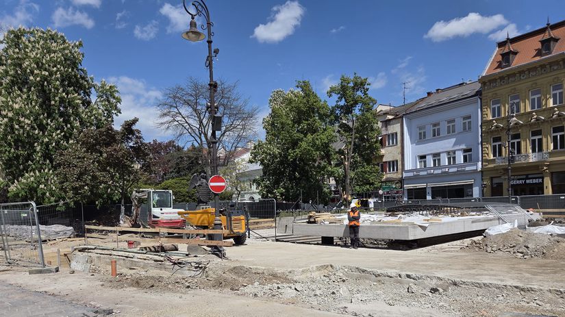 Práce na rekonštrukcii Hlavnej ulice pri Dolnej...