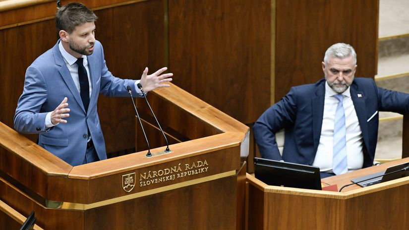 Michal Šimečka (vľavo) a Tibor Gašpar v parlamente