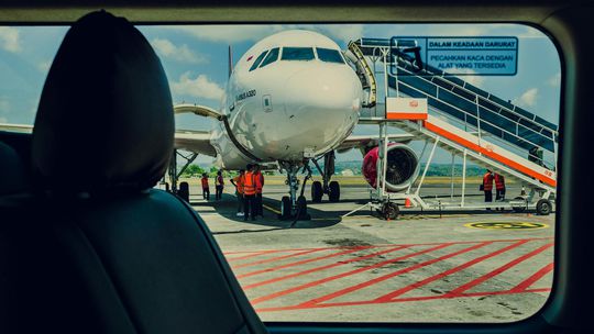 lietadlo letisko cestovanie dovolenka strednaW