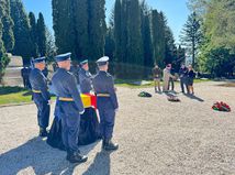 pietny akt, rumunský vojak, pohreb, cintorín, Zvolen