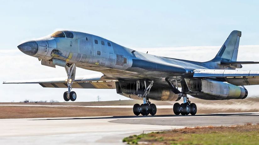 Americký bombardér B1B - Lancer