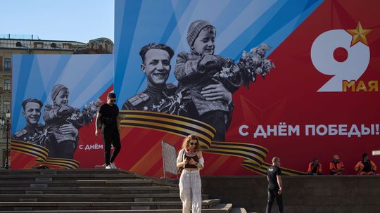 Kyjev: Moskva zažila prehliadku hanby. Rusi hromžia aj priznávajú, že Zelenskyj ich ponížil