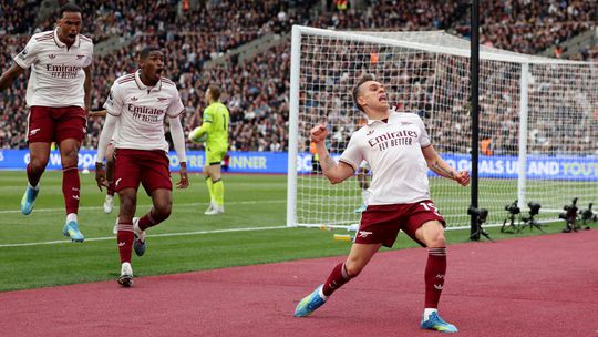 Arsenal zachránil od straty zásah VARu. Hrdinom lídra Premier League Trossard