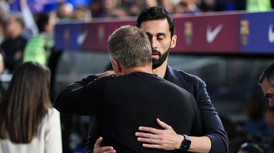 Ráno sa dozvedel, že mu zomrel otec, večer po El Clásicu oslavoval titul. Trénerovi Barcelony kondolovali aj hviezdy Realu