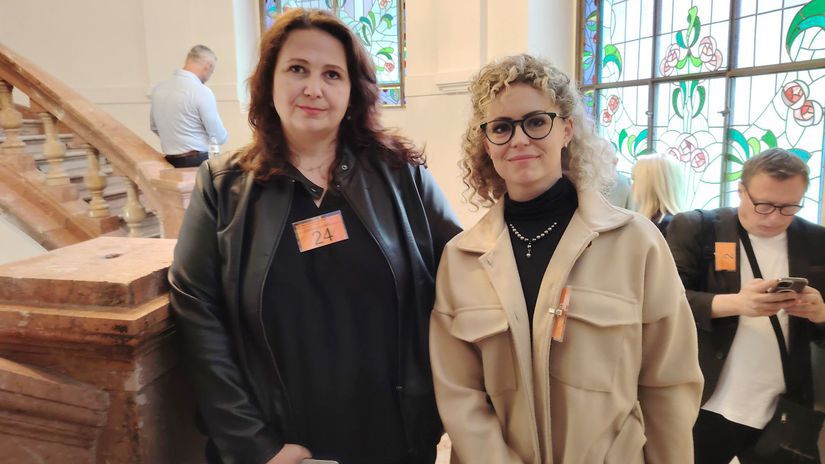 Jana Ďurková (vľavo) a Natália Svitková. Sestra...