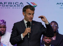 Macronovi došla trpezlivosť. Prerušil summit a schladil hlučné publikum: Absolútny nedostatok rešpektu