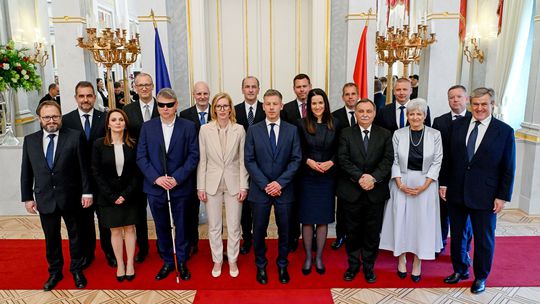 Orbánova éra sa skončila. Maďarsko má novú vládu a Magyar ohlasuje tvrdý úder proti korupcii