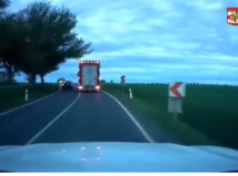 VIDEO: Neskutočný hazard pri predbiehaní...