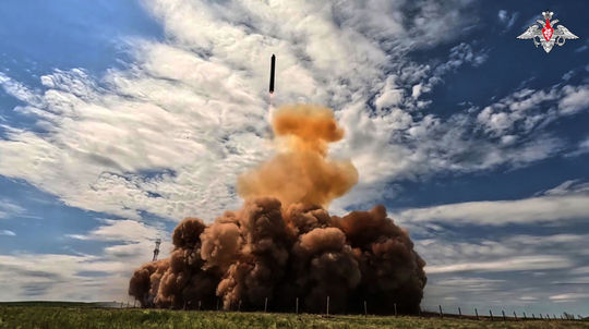 Putin: Otestovali sme Satan 2. Je to najsilnejšia raketa. Experti o nej aj pochybujú
