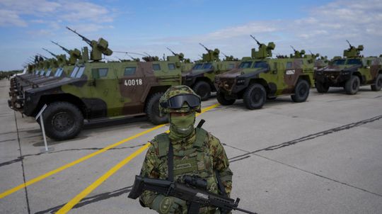Rusi zúria. Srbi pozvali k sebe na manévre vojakov z členských krajín NATO. Slováci medzi nimi chýbajú