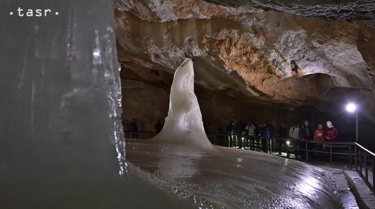 VIDEO: Dobšinská ľadová jaskyňa je opäť otvorená, na štyri mesiace
