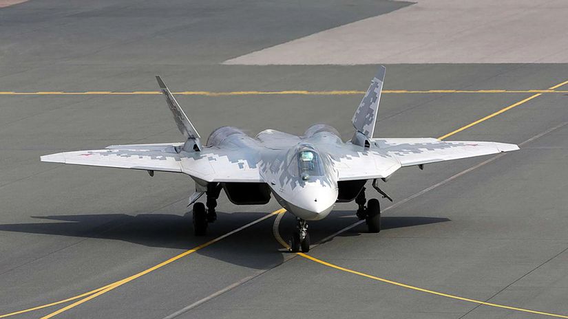 Ruské stíhacie lietadlo Suchoj Su-57...