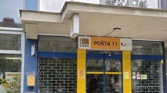 Pozor, Slovenská pošta od júla prejde na letný režim, overte si otváracie hodiny. Veľa vecí vybavíte u poštára