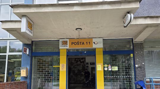 Košičania sa stále sťažujú na zatvorenie Pošty 10. Jedna pobočka pre 40-tisíc ľudí nestačí