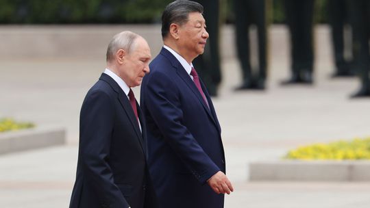 Putin u čínskeho prezidenta na červenom koberci: Moskva a Peking chcú svetu ukázať silu spojenectva