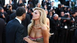 Do Cannes prišla aj americká modelka Brooks Nader