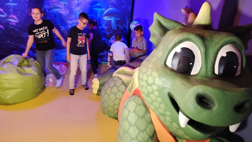 Svetu fantázie dominuje veľký zelený drak.