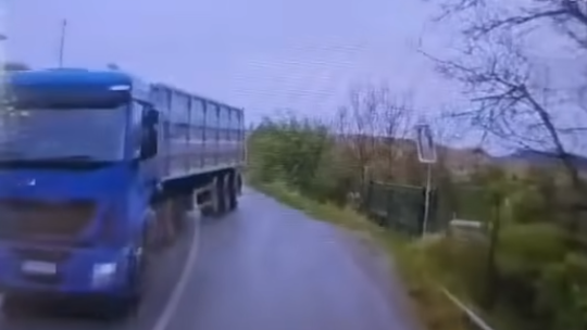 Sekundy od tragédie. Hrozivý náraz kamiónov zachytila kamera, video naháňa strach
