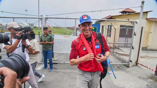 Everest zdolal už dvadsiaty raz. Britský rekordér však tvrdí, že skutoční hrdinovia sú iní