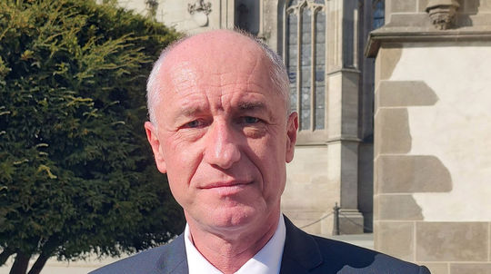 Hirman sa vzdal kandidatúry na šéfa kraja, povedal aj v koho prospech